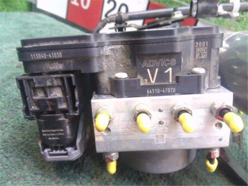 ABS Control Module TOYOTA C-HR 2017 DAA-ZYX10 — photo 7