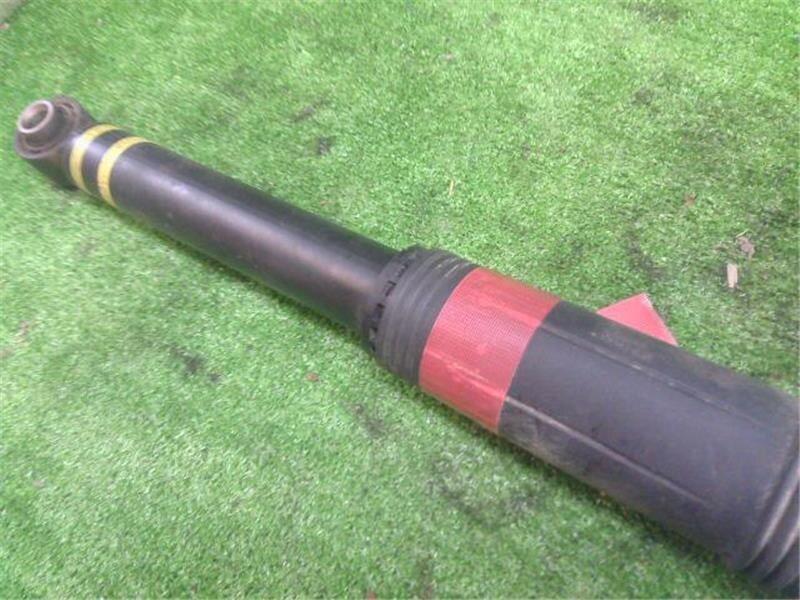 Rear Right Shock Absorber TOYOTA Prius 2016 DAA-ZVW50 — photo 3