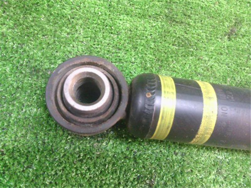 Rear Right Shock Absorber TOYOTA Prius 2016 DAA-ZVW50 — photo 4