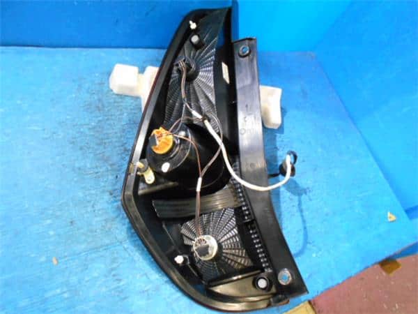 Right Tail Light SUZUKI Splash 2010 DBA-XB32S — photo 2