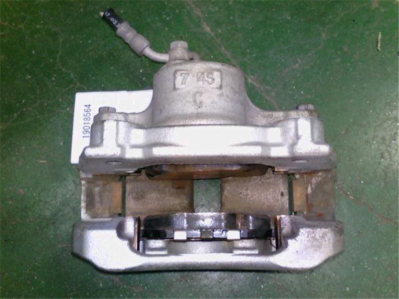 Front Right Brake Caliper TOYOTA Lexus is 2017 DAA-AVE35 — photo 2