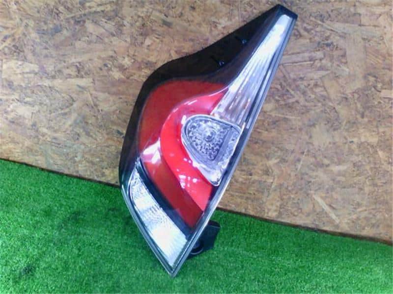 Left Tail Light TOYOTA Aqua 2018 DAA-NHP10 — photo 1