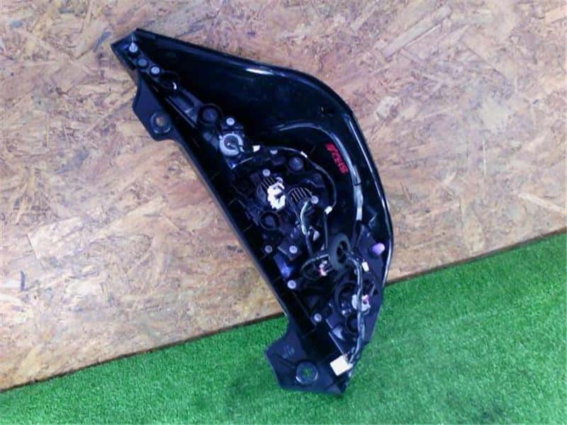 Left Tail Light TOYOTA Aqua 2018 DAA-NHP10 — photo 2