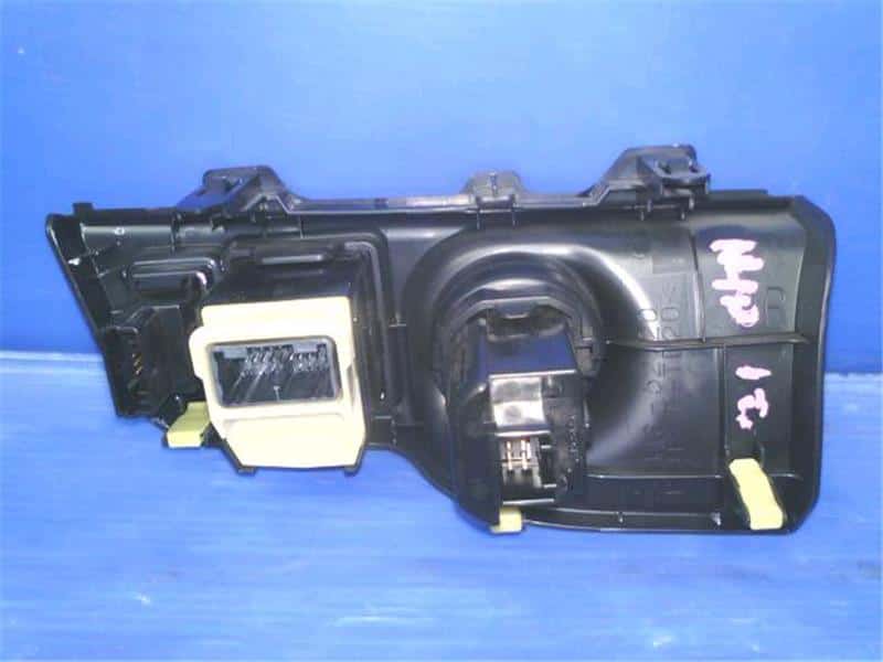 Switch TOYOTA Aqua 2015 DAA-NHP10 — photo 2