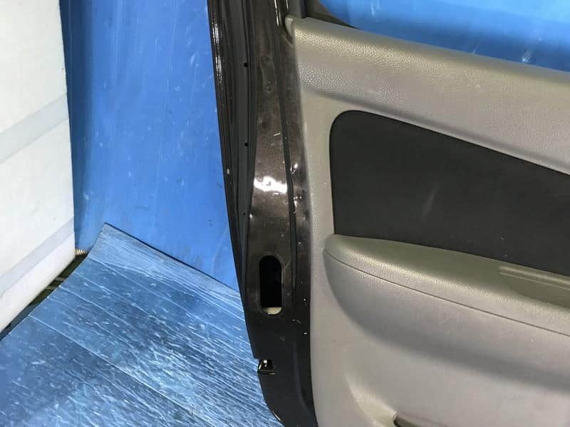 Front Left Door Assembly NISSAN Nv350 — photo 4