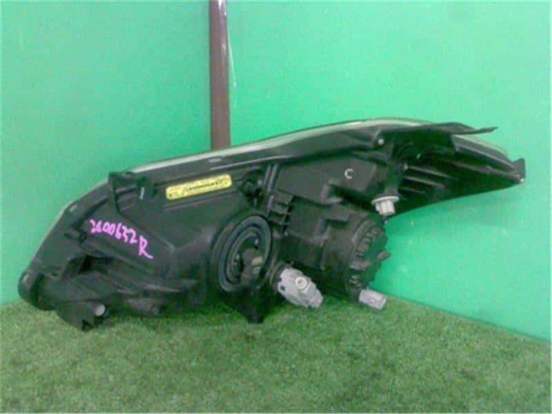 Right Headlight TOYOTA Blade 2008 DBA-AZE15 — photo 4