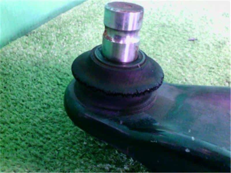 Front Right Lower Control Arm MITSUBISHI Delica D5 2012 DBA-CV2W — photo 2