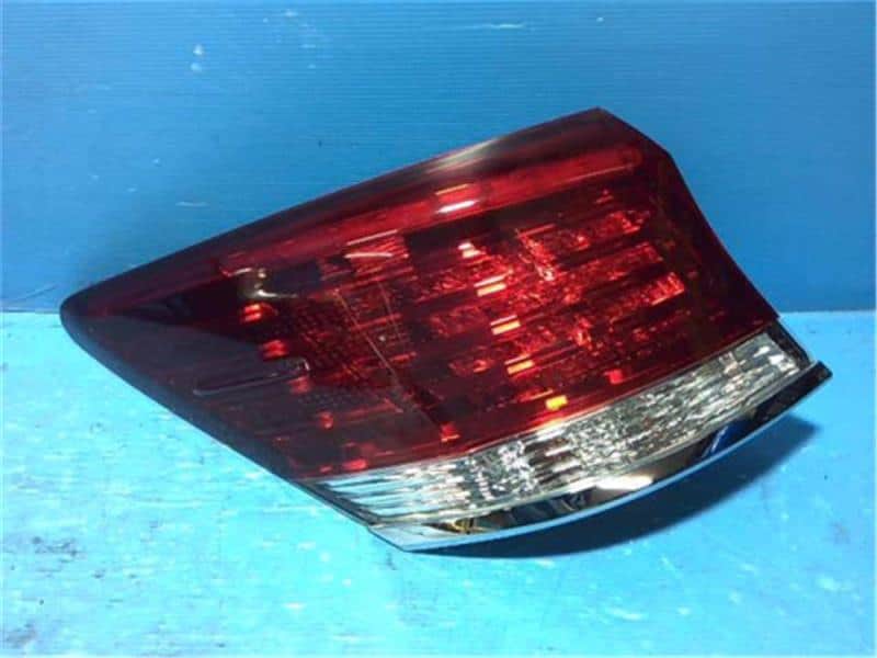 Left Tail Light TOYOTA Crown 2016 DBA-GRS210 8156030D11 — photo 1