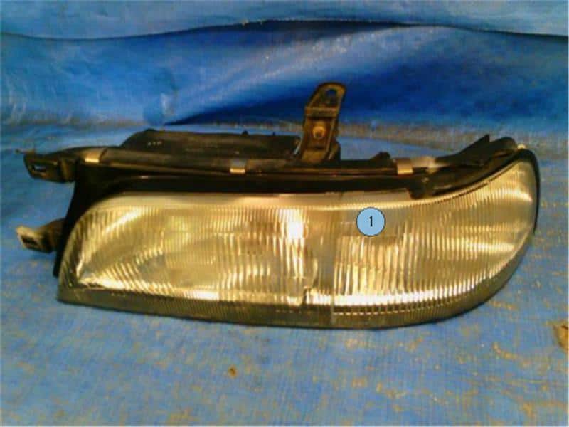 Left Headlight NISSAN Laurel 1994 E-HC34 — photo 1