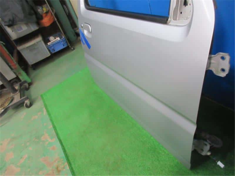Front Right Door Assembly SUZUKI Jimny 1998 GF-JB23W — photo 2