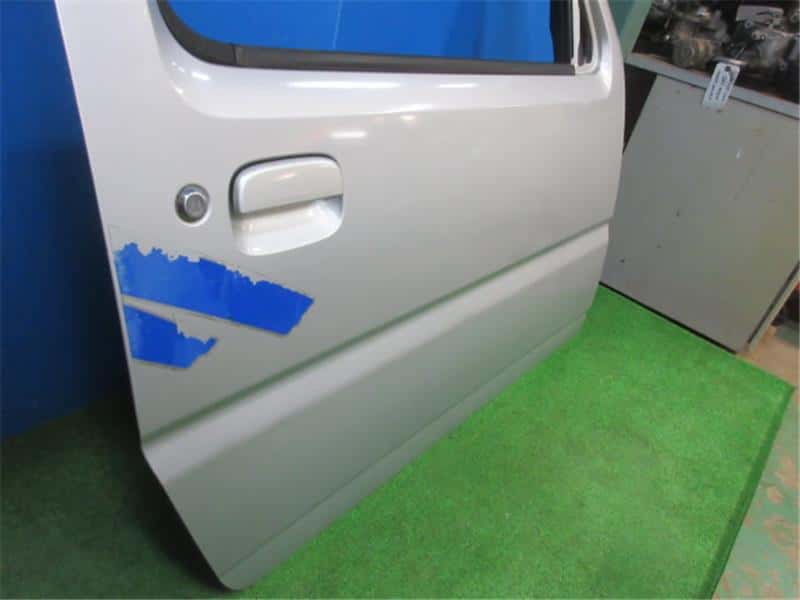 Front Right Door Assembly SUZUKI Jimny 1998 GF-JB23W — photo 3