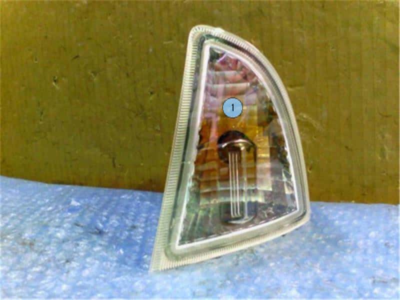 Turn Signal Light TOYOTA Aqua 2013 DAA-NHP10 — photo 1