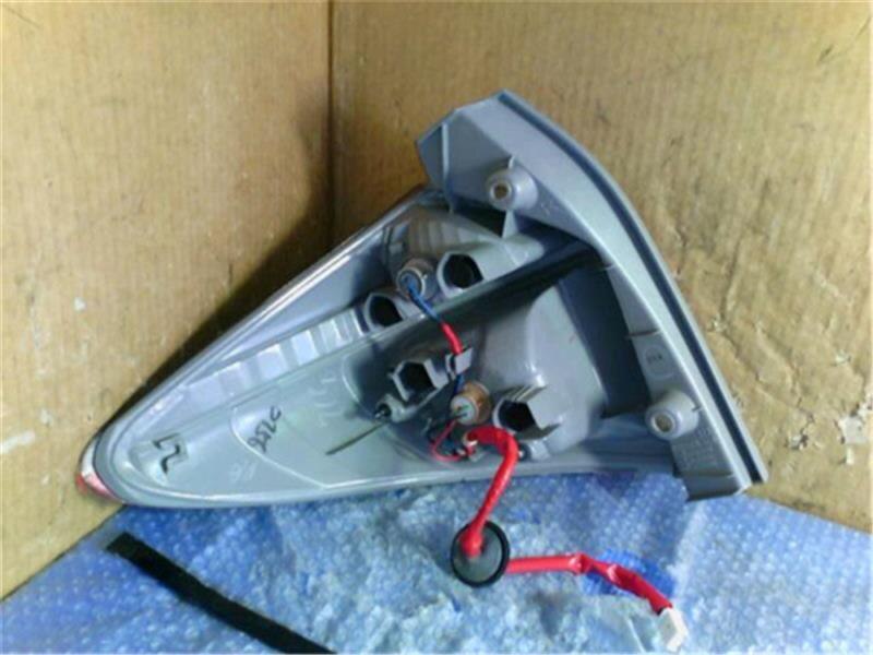 Right Tail Light TOYOTA Ractis 2011 DBA-NSP120 — photo 2
