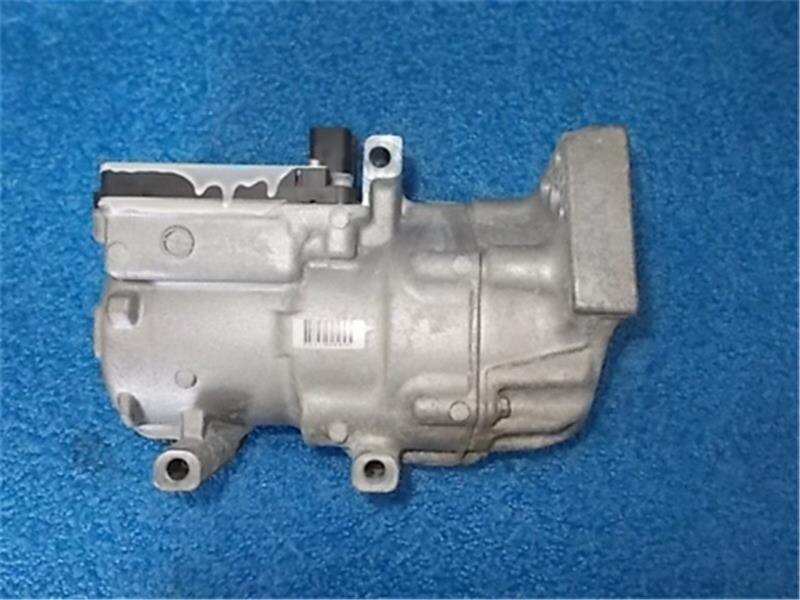 A/C Compressor TOYOTA SAI 2011 DAA-AZK10 — photo 1