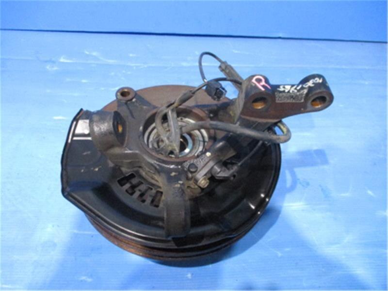 Front Right Knuckle Hub Assembly TOYOTA Noah 2008 DBA-ZRR70 — photo 1