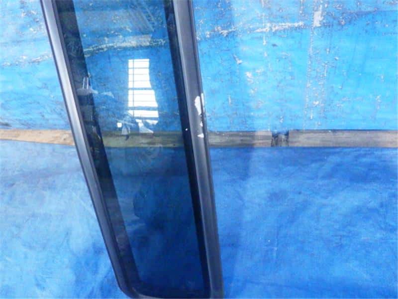 Left Side Glass DAIHATSU Hijet 2008 EBD-S211P — photo 3