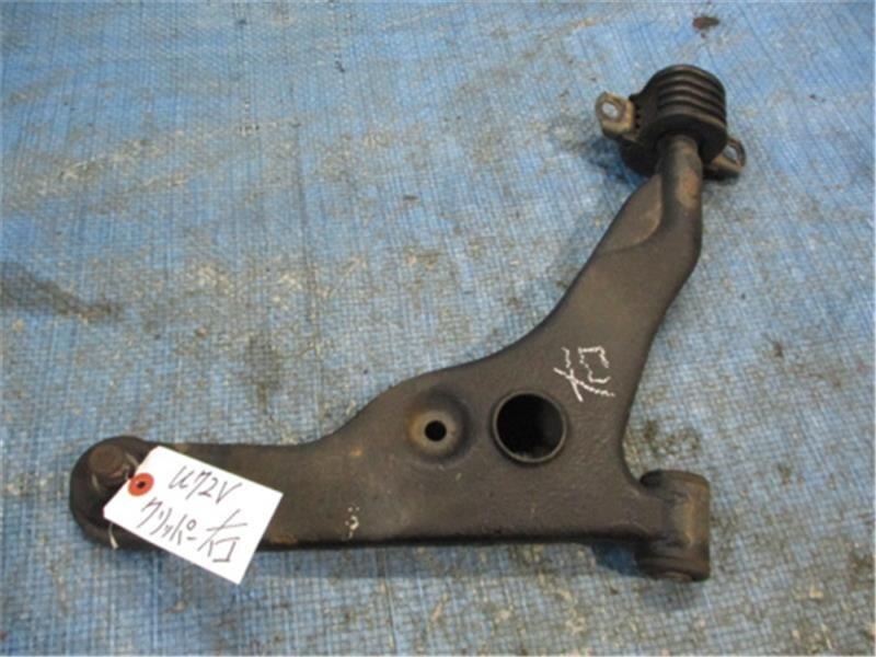 Front Right Lower Control Arm NISSAN Clipper 2012 GBD-U72 — photo 1