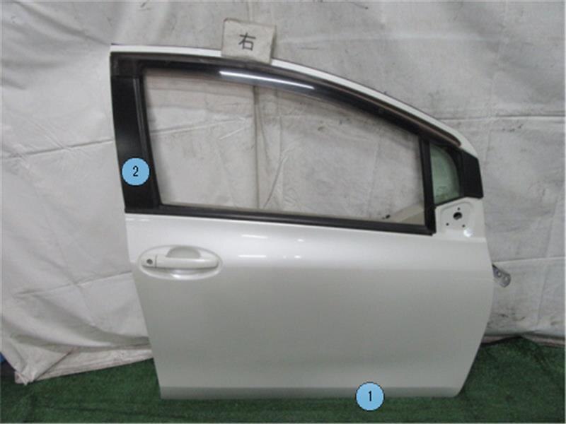 Front Right Door Assembly TOYOTA Vitz 2010 DBA-SCP90 — photo 1