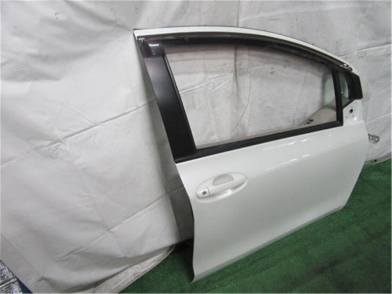 Front Right Door Assembly TOYOTA Vitz 2010 DBA-SCP90 — photo 6