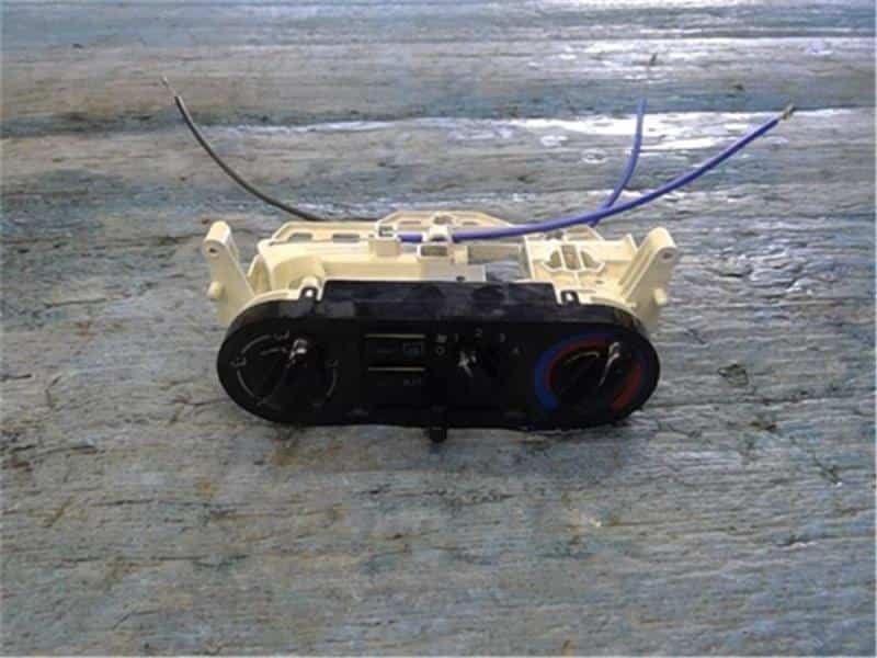A/C & Heater Control panel MAZDA Familia 2003 UB-BVFY11 — photo 1