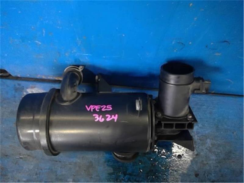 Air Cleaner Assembly NISSAN CARAVAN 2005 LC-VPE25 — photo 1