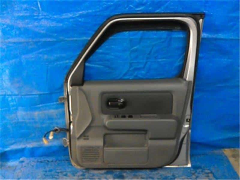 Front Right Door Assembly NISSAN Cube 2005 DBA-BZ11 — photo 2