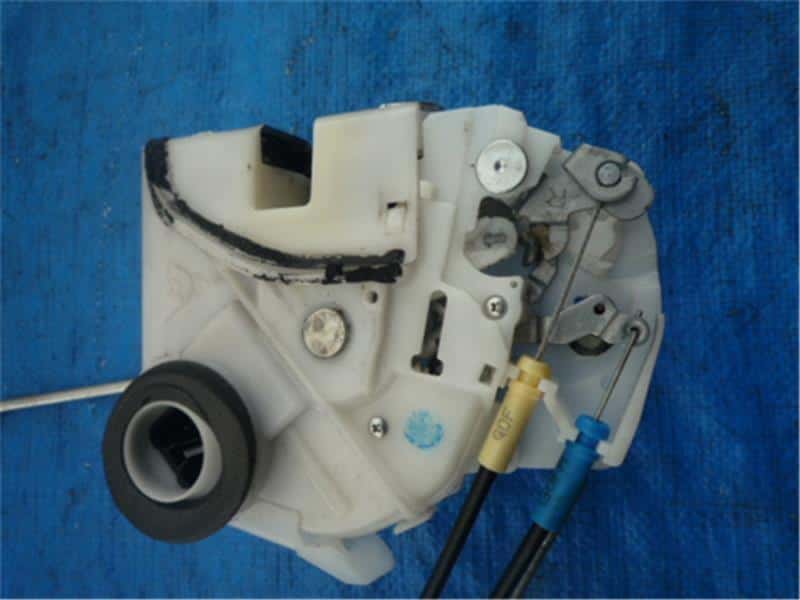 Front Right Door Lock Actuator SUZUKI Wagon R 2009 DBA-MH23S — photo 4