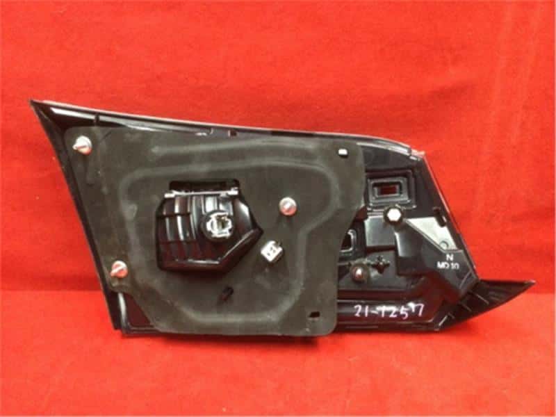 Right Tail Light HONDA Shuttle 2020 6AA-GP7 — photo 3