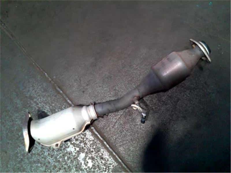 Exhaust Center Muffler NISSAN Cube 2008 DBA-Z12 — photo 2