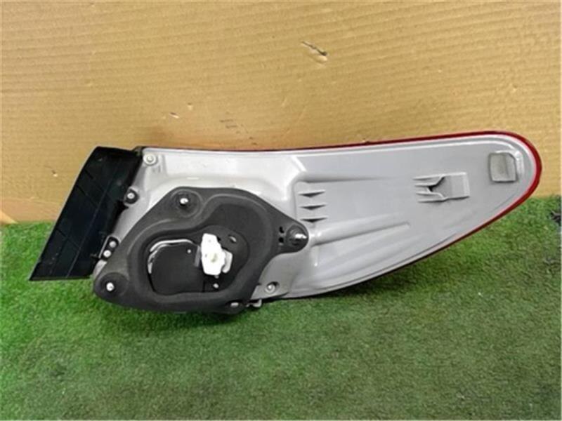 Left Tail Light TOYOTA Mark X 2010 DBA-GRX130 — photo 7