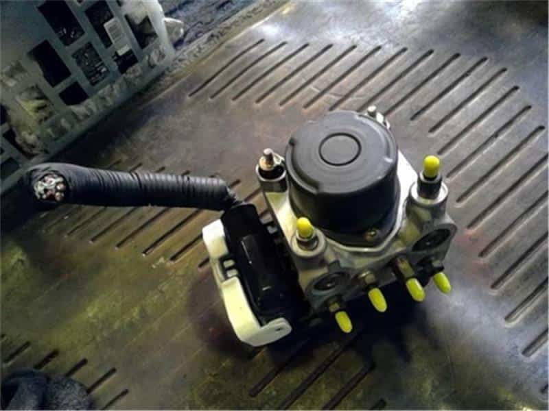 ABS Control Module NISSAN Moco 2004 UA-MG21 — photo 1
