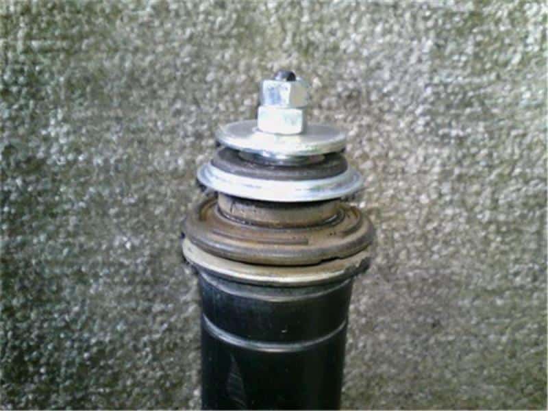 Rear Right Shock Absorber TOYOTA Aqua 2016 DAA-NHP10 — photo 2