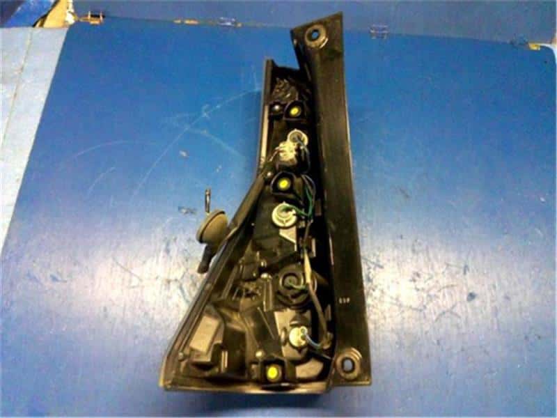 Right Tail Light NISSAN Serena 2018 DAA-GC27 — photo 2