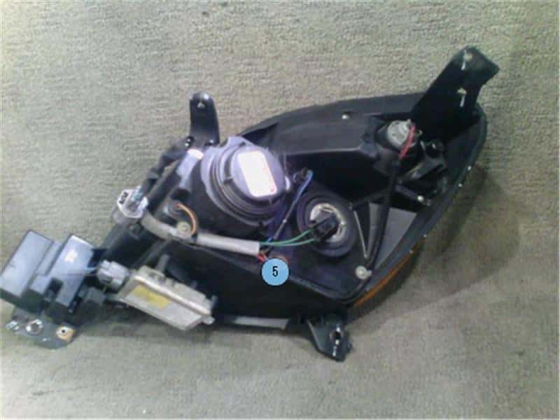 Right Headlight MAZDA Verisa 2008 DBA-DC5W — photo 2
