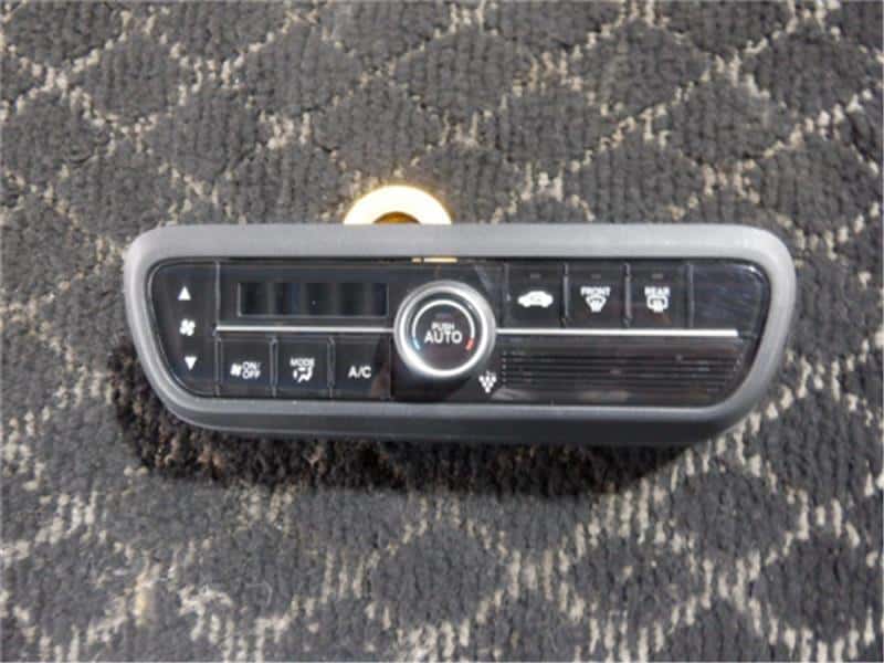 A/C & Heater Control panel HONDA N BOX 2017 DBA-JF3 — photo 1