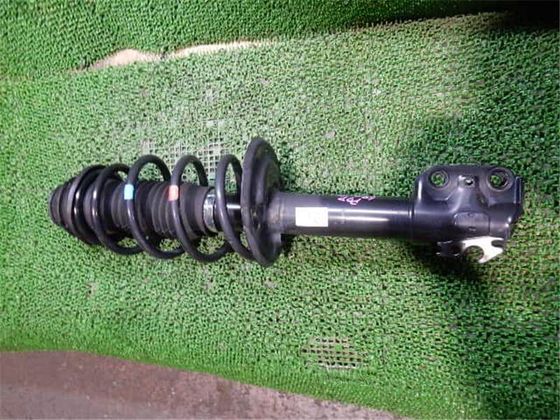 Front Right Strut Assembly TOYOTA Aqua 2014 DAA-NHP10 — photo 1