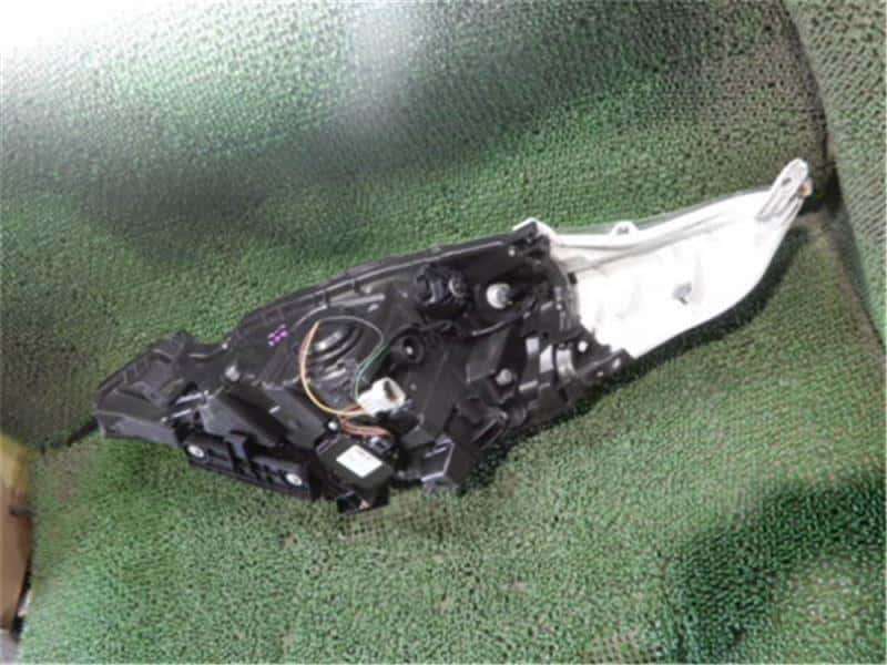 Right Headlight NISSAN Leaf_ 2011 ZAA-ZE0 — photo 2