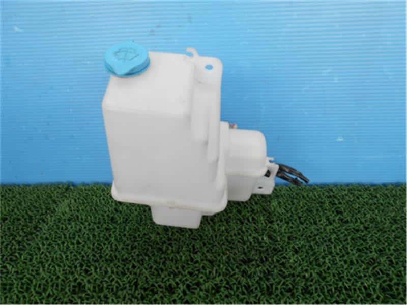 Windshield Washer Reservoir Tank MITSUBISHI Minicab Truck 2018 HBD-DS17 — photo 2