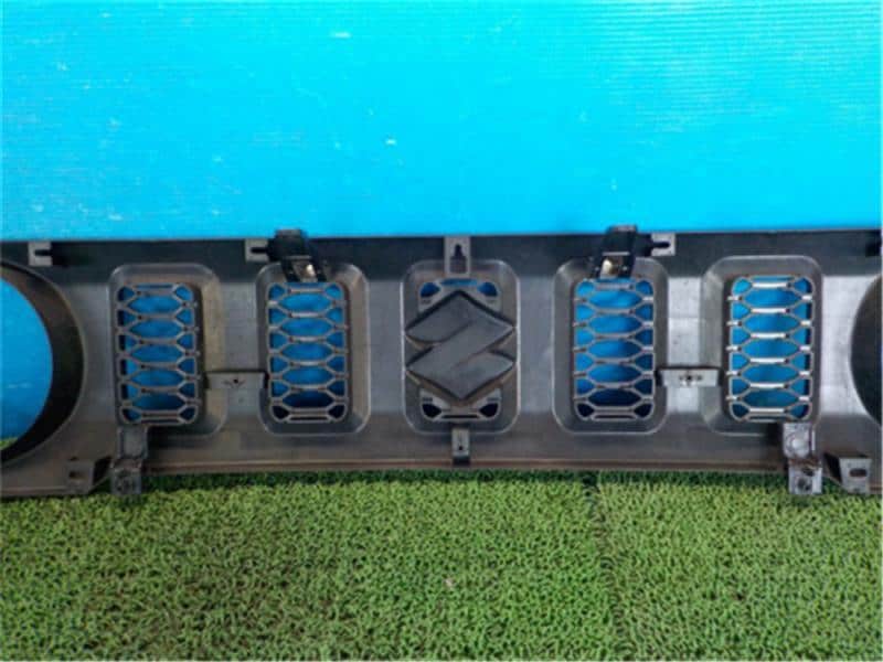 Radiator Grille SUZUKI Jimny 2020 3BA-JB64W 7211078R00 — photo 6