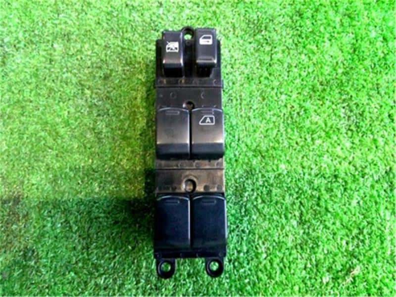 Power Window Switch NISSAN Serena 2007 DBA-C25 — photo 1