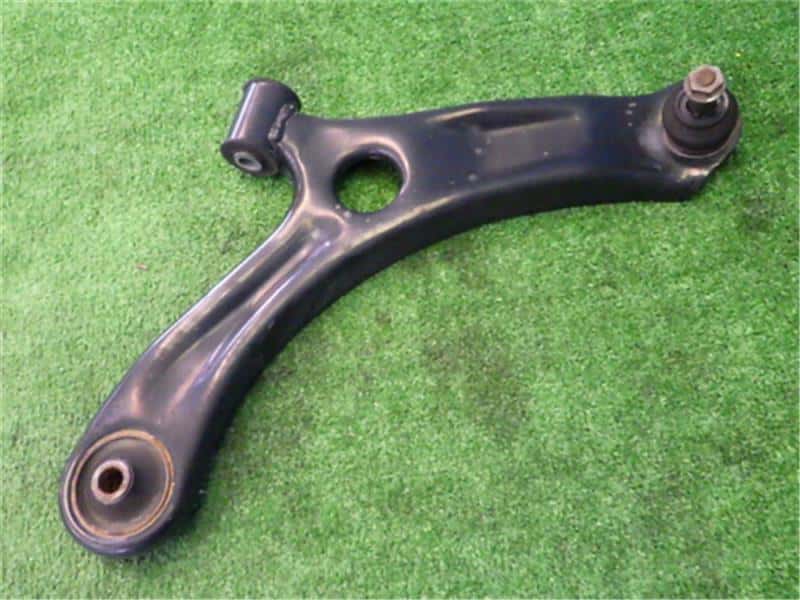 Front Right Lower Control Arm SUZUKI Alto Lapin 2013 DBA-HE22S 4520185K11 — photo 1