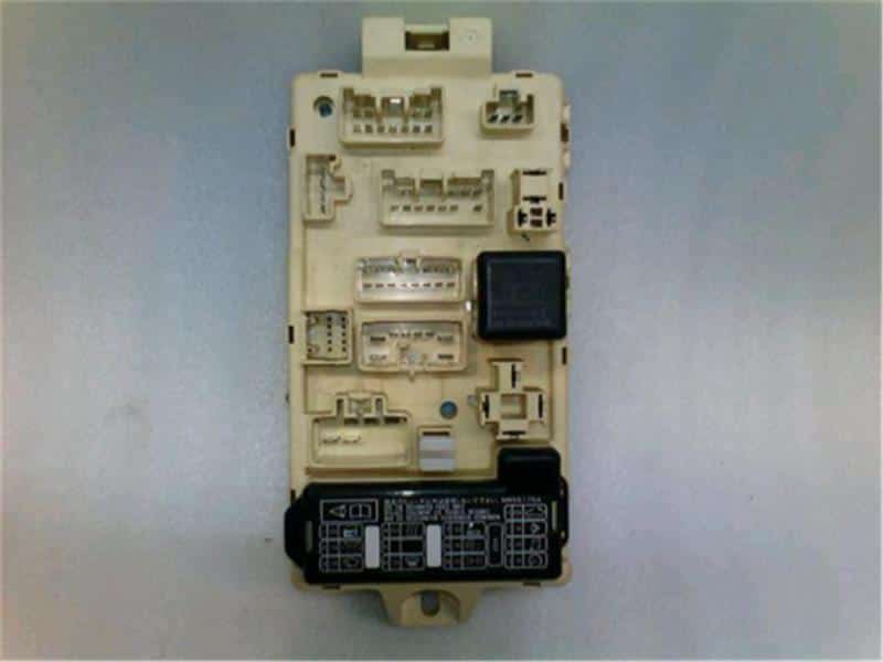 Fuse Box MITSUBISHI Minicab Truck 2002 GD-U62 — photo 1