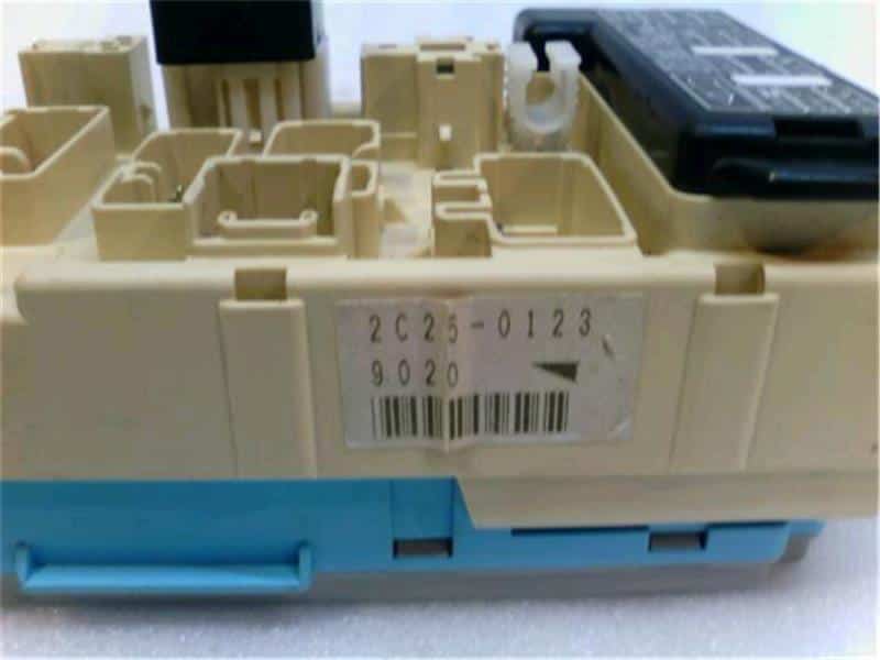 Fuse Box MITSUBISHI Minicab Truck 2002 GD-U62 — photo 4