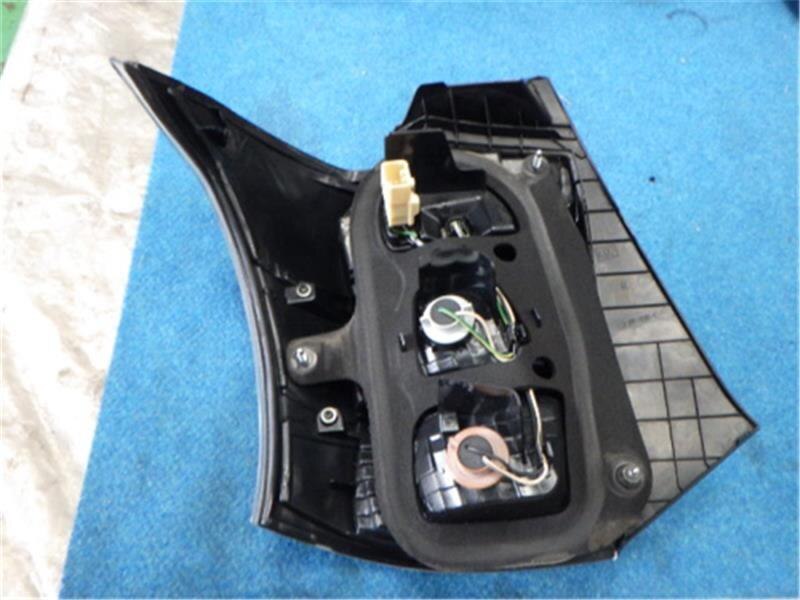 Right Tail Light TOYOTA IQ 2009 DBA-KGJ10 — photo 2