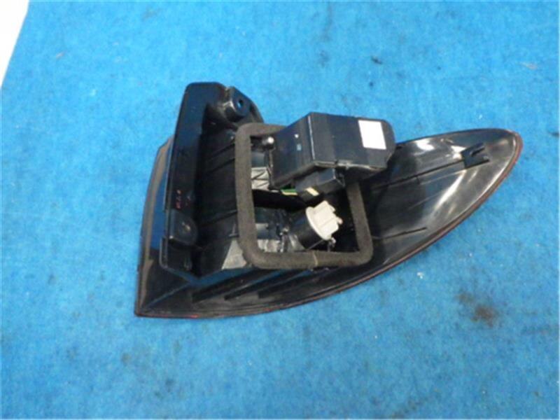 Left Tail Light TOYOTA Estima 2003 UA-ACR30 — photo 2