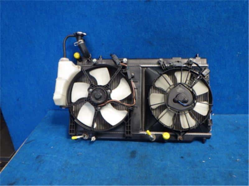 Radiator HONDA Fit 2006 DBA-GD1 — photo 3