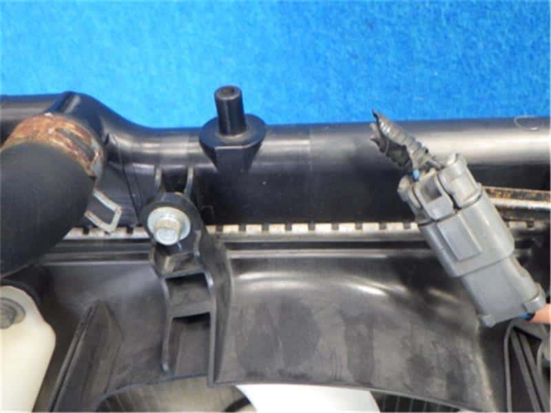 Radiator HONDA Fit 2006 DBA-GD1 — photo 7