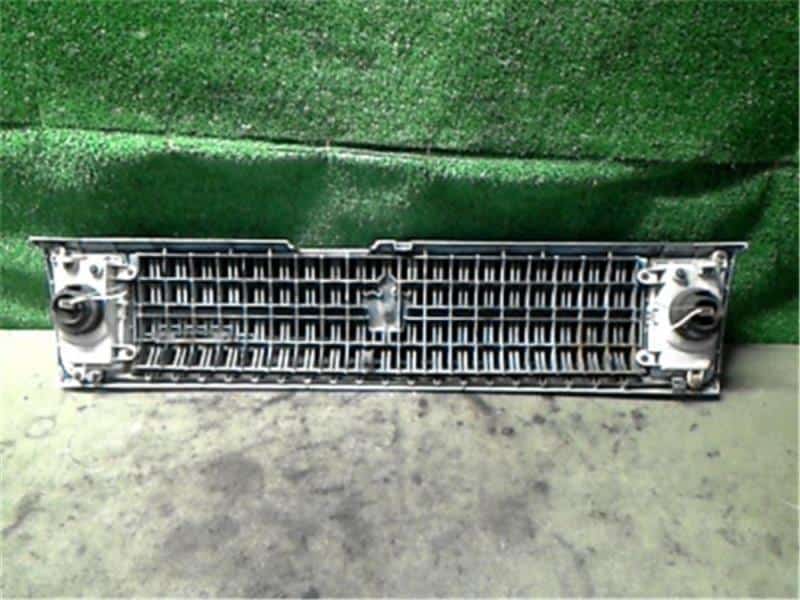 Radiator Grille TOYOTA Crown 1988 E-GS131 — photo 2