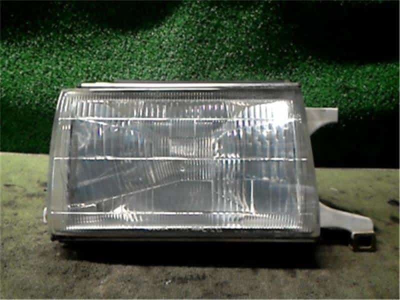 Right Headlight TOYOTA Crown 1988 E-GS131 — photo 1