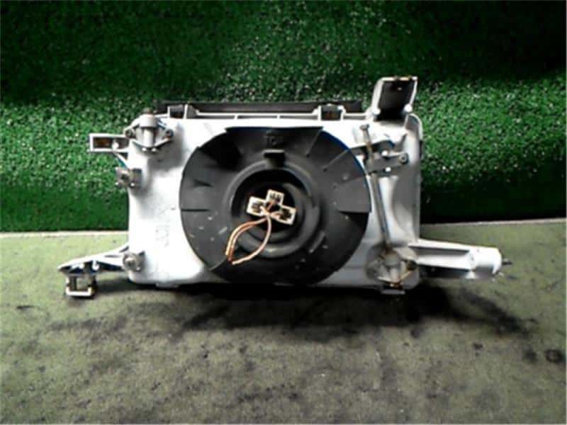 Right Headlight TOYOTA Crown 1988 E-GS131 — photo 2